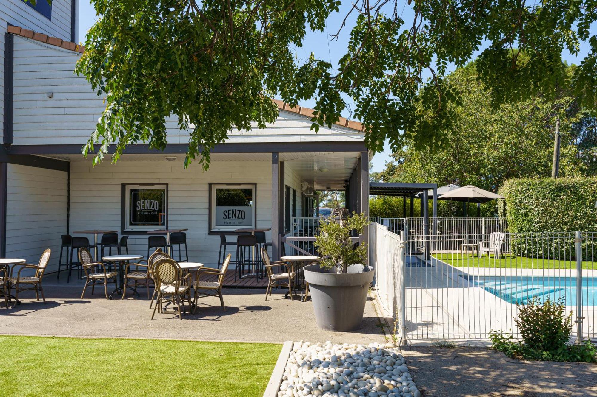 Brit Hotel Confort Manosque Cadarache Exterior foto