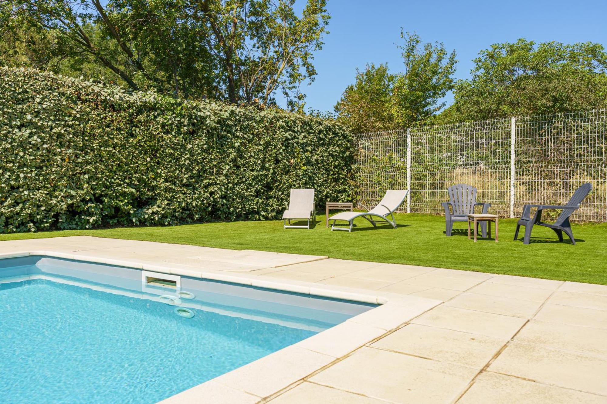 Brit Hotel Confort Manosque Cadarache Exterior foto