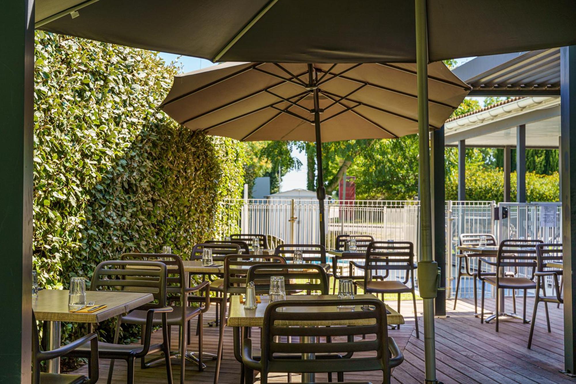Brit Hotel Confort Manosque Cadarache Exterior foto