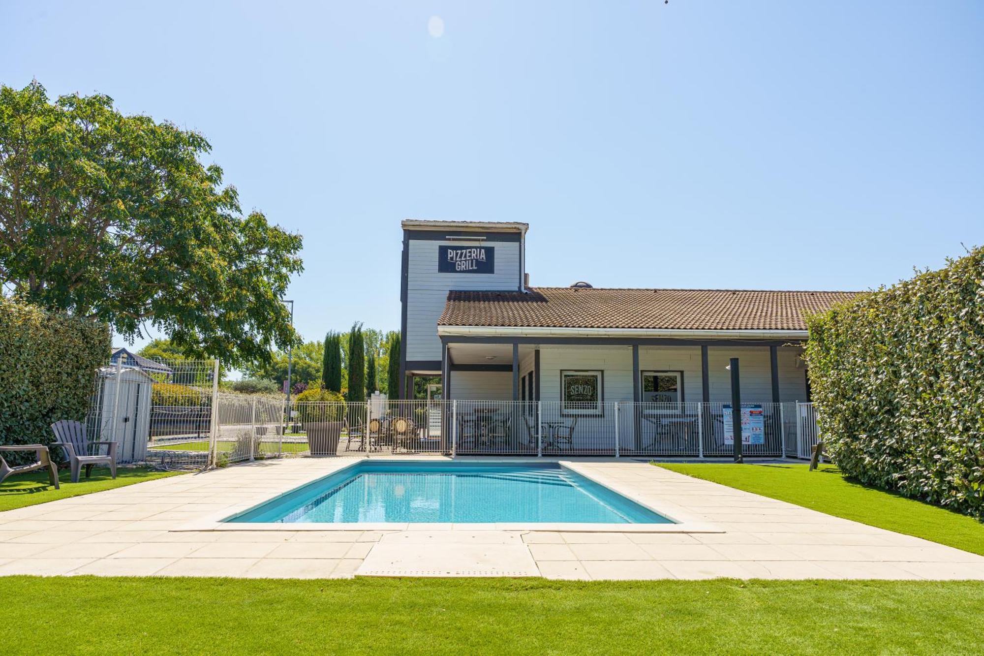 Brit Hotel Confort Manosque Cadarache Exterior foto