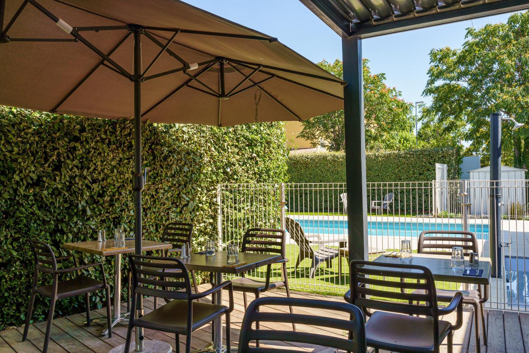 Brit Hotel Confort Manosque Cadarache Exterior foto